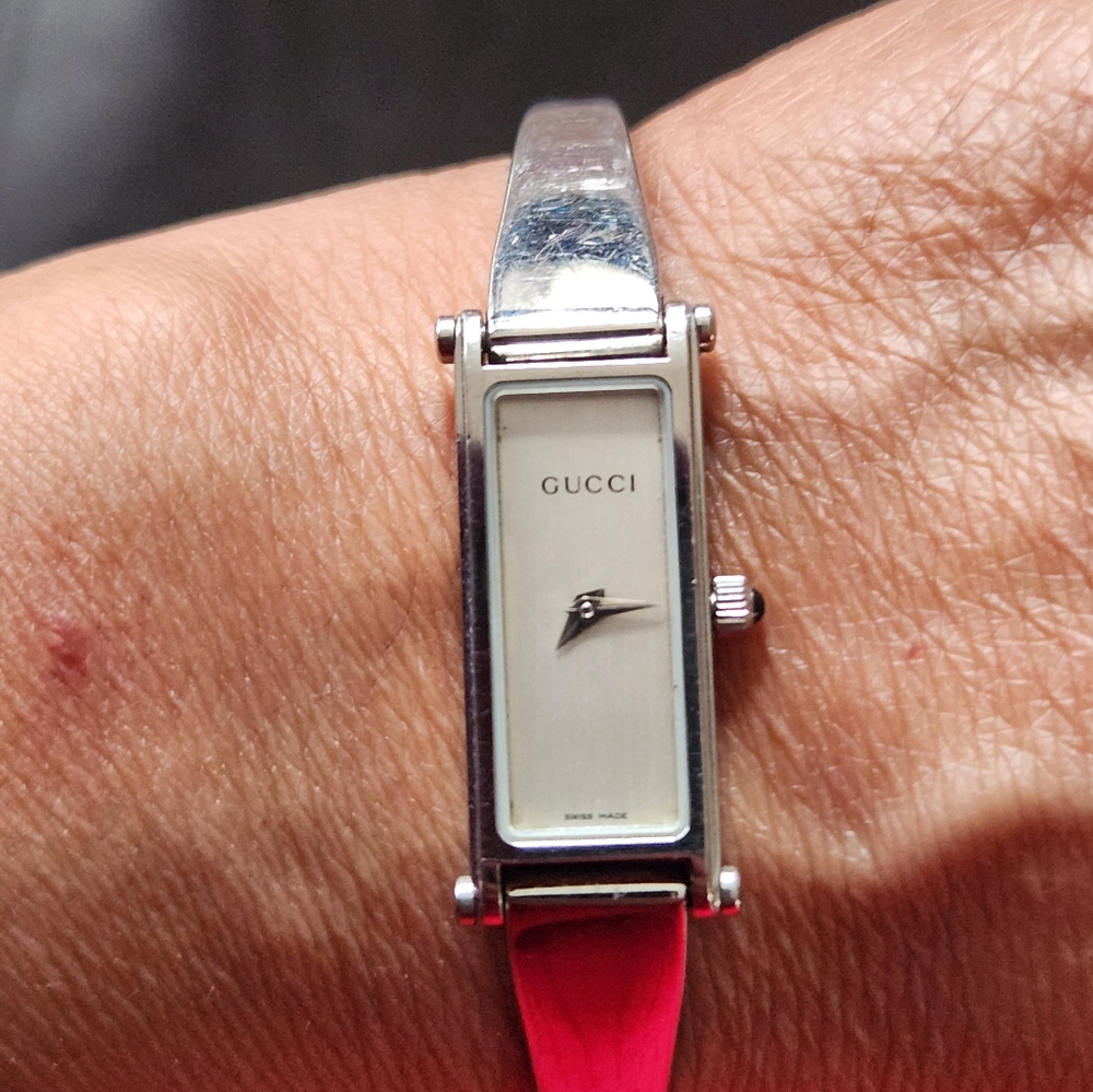 Gucci 1500L Stainless Steel Bangle Watch